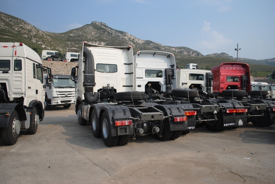 Sinotruk HOWO 6X4 Traktor Truk 371HP/420HP Truk Cina 5800*2300*1500mm paling baik