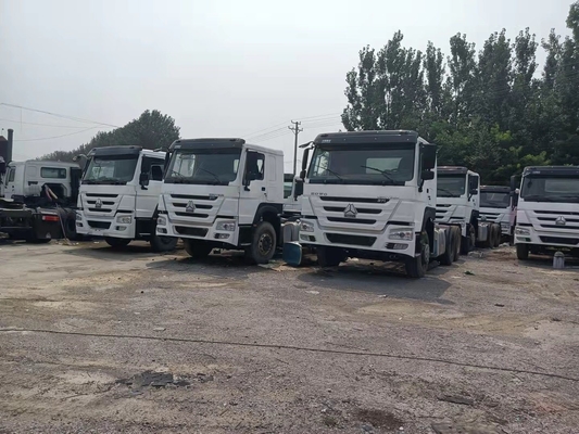 10 Wheeler Digunakan Traktor Truk HOWO Truk Kepala 376-420HP dengan Desain Ban Tubeless
