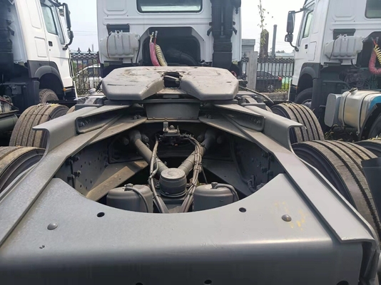 10 Wheeler Digunakan Traktor Truk HOWO Truk Kepala 376-420HP dengan Desain Ban Tubeless