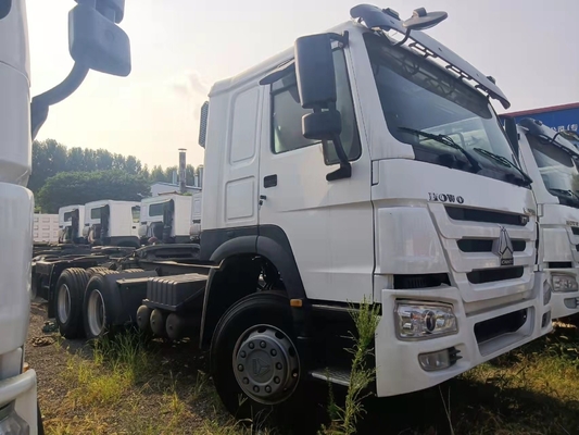 10 Wheeler Digunakan Traktor Truk HOWO Truk Kepala 376-420HP dengan Desain Ban Tubeless