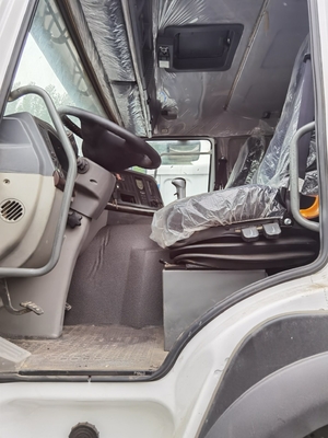 Kendaraan kargo bekas Trailer Head Tractor Truck dengan standar emisi Euro 2