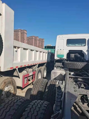 Truk dump dengan kapasitas beban 21-30 ton dan truk traktor bekas