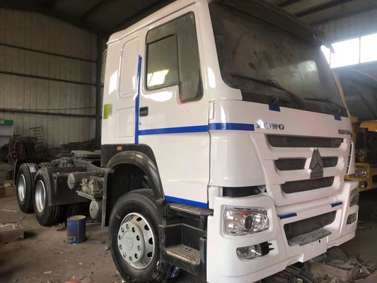 Truk dump dengan kapasitas beban 21-30 ton dan truk traktor bekas