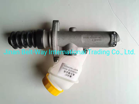 Sinotruk HOWO Truck Parts Clutch Master Cylinder Wg9719230013 Wg9719230023 Hitam