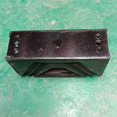 Bagian Sistem Pengemudi Roda Sinotruk HOWO Mesin Truk Bracket Rubber Mounting Az9725590031