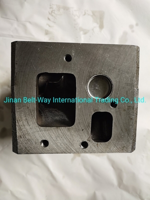 Bagian-bagian sistem kemudi Kelas kemudi untuk Sinotruk HOWO Truck Cylinder Head Az1560040058
